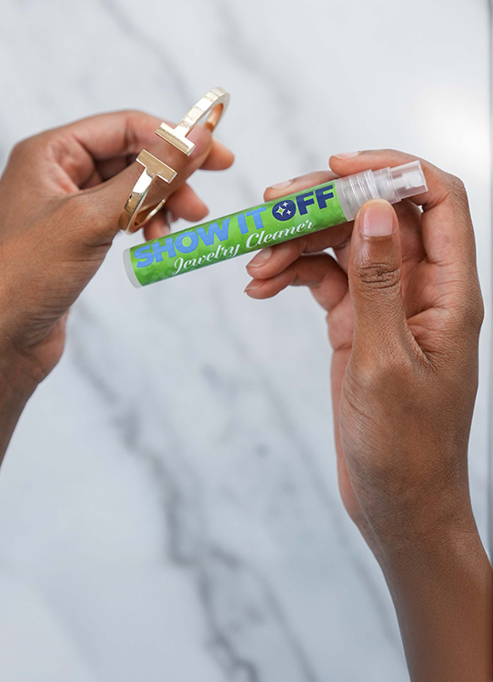 Show It Off Jewelry Cleaner